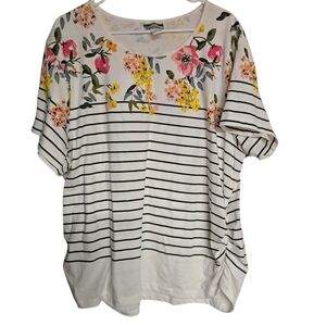Woman Shenanigans 2X White Floral Top Scrunch Sides